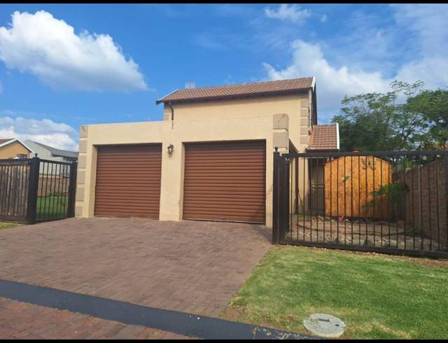 3 BEDROOM HOUSE FOR SALE IN SONNEVELD